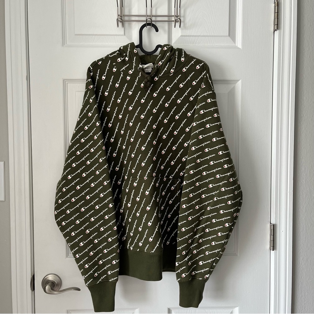 EUC Men's Champion Oversized All Over Logo Sweatshirt Hoodie size Large in Green